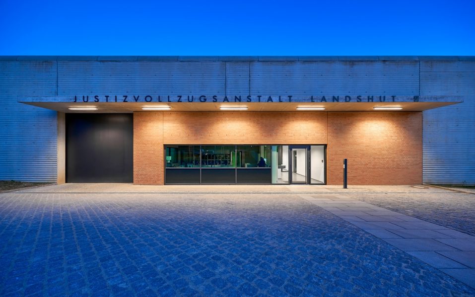 Neubau Justizvollzugsanstalt Landshut Architekturfotografie Rolf Sturm